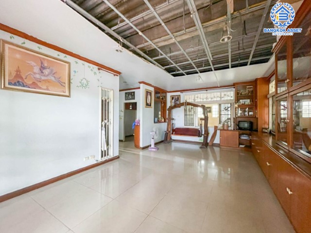 *****บ้านเดี่ยวมือสอง ทำเลใกล้สนามบินดอนเมือง ม.กฤษณา แจ้งวัฒนะ-ดอนเมือง หลังใหญ่พื้นที่ใช้สอย 180 ตร.ม. ฟังก์ชัน 3 ห้องนอน 3 ห้องน้ำ 2 ที่จอดรถ แถมฟรี !! เครื่องปรับอากาศ 2 เครื่อง และเครื่องทำน้ำอุ่น 2 เครื่อง ทำเลดี เชื่อมสู่ใจกลางเมืองได้อย่างสะดวกสบาย ใกล้ทางด่วนศรีสมาน